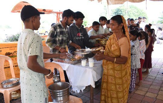 Food service during a community event