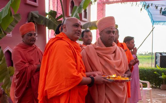Swamiji with aarti plate